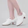 Chaussures de pratique de salle de bal pour femmes, bout fermé, lacets, moderne, enseignement de la Salsa, Performance professionnelle, chaussures de danse, talons hauts blancs 240129