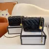 CC Flep Mini Yaz Mektubu Klasik Zincir Çantası Matelasse Kapitone Vintage Vintage En İyi Lüks Tasarımcı Crossbody Crossbody Omuz Kozmetik Tasarımcıları Debriyaj Kutu