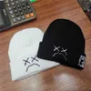 Berretti Beanie / Teschio all'ingrosso Autunno Inverno Mantieni caldi Cappelli Beanie Crying Face Ricamo Berretti da sci Berretti Uomo Donna Triste Ragazzo Faccia Cappelli lavorati a maglia Hip Hop YQ240207