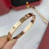 2024 Klassisk tjock designer med Diamond Women's Top Notch V-Shaped Gold Sier Armband Open Wedding Jewelry Box