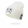 Beanie/Skull Caps Wholesale Autumn Winter Keep Warm Beanie Hats Crying Face Embrodery Ski Beanie Caps Män Kvinnor Sad Boy Face Sticked Hats Hip Hop YQ240207