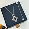 Gouden Sier Bloem Hangers Kettingen Letter Designer Sieraden voor Vrouwen Trui Keten Elegante Dame Sleutelbeen Ketting met Originele Geschenkdoos louiselies vittonlies