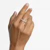 Pierścienie zespołu designerskiego pierścienia damskiego świeży błyszczący okrągły pierścionek z kryształowym prezentem ślubnym z pudełkiem