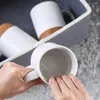 Tazze Tazza da caffè nera opaca staccabile da 350 ml con impugnatura Fondo in sughero Coperchio antipolvere Tazza per acqua in ceramica resistente al calore