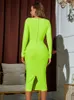 Robes décontractées Solide Nude Femmes Style d'hiver Sexy À Manches Longues Col Carré Vert Midi Moulante Bandage Robe 2024 Soirée Élégante