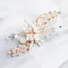 Pinces à cheveux Barrettes de mariage faites à la main en alliage doré, épingles à cheveux en forme de feuille de fleur, strass scintillants sur le côté, couvre-chef en perles, bijoux de mariée