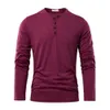 Henley Collar Top Men Spring Mens Solid Color Long Sleeve Pullover Tshirt med rund nackknappdetalj för hösten 240130