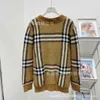 Kvinnors stickor Tees Designer Autumn and Winter B Family V-ringning stickad Cardigan Plaid Loose Lazy Unisex Coat 2023 Mjuk glutinös tjock tröja Ny produkt 10nv