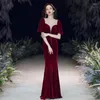 Etniska kläder Kvinnor Bourgogne Long Fishtail kjol Evening Dress Bankett 2024 Tassel Temperament Autumn and Winter