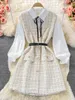 Zweiteiliges Set für Damen, koreanische Mode, weiße Bluse mit Schleifenkragen und einreihiges Mini-Tweed-Kleid mit Spaghettiträgern, Anzüge 240202