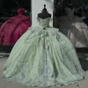 Зеленые блестящие платья Quinceanera с кружевными аппликациями и бусинами, платье принцессы с открытыми плечами для девочек на день рождения, милые платья de 15