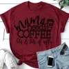 2024 NYHET MAMA BEHÖVER Kaffe Kvinnor Gröna bokstäver Tryck T-shirt Summer Kort ärm O Neck Tees S-5XL Casual Tshirt för kvinnliga kläder C0220