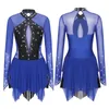 Bühnenbekleidung Damen-Gymnastik-Trikot-Bodysuit mit glänzenden Strasssteinen, Eiskunstlauf-Kleid, Ballett-Tanzkleidung, lange Ärmel, unregelmäßiger Saum und Rock