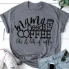 2024 NYHET MAMA BEHÖVER Kaffe Kvinnor Gröna bokstäver Tryck T-shirt Summer Kort ärm O Neck Tees S-5XL Casual Tshirt för kvinnliga kläder C0220