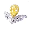 Anneaux de mariage Bijoux de luxe à la mode Goutte d'eau en forme de poire Diamant jaune Pt950 Bague de fiançailles en platine Bouche ouverte pour les femmes Livrer DH2JO