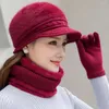 BERETS 2PCS/セット女性冬の編み帽子ネックゲイターセット豪華なベレー帽フリーススカーフカジュアルウォームニットアクセサリー