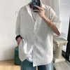 Camicie casual da uomo Camicia estiva A righe a contrasto di colore Colletto rovesciato Maniche corte Pantaloni larghi da abbinare Uomo monopetto stile coreano