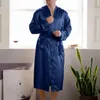 Vêtements de nuit pour hommes Hommes mince peignoir long cardigan imitation soie chemise de nuit pyjamas de glace vêtements de maison été