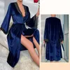 Kvinnors sömnkläder 2024 Ladies Velvet Lace Robe V Neck Sexig Nightgown Casual Home Solid Bathrobe Plus Size Long For Women Elegant