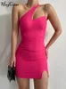 Casual Dresses Hugcitar One Shoulder Strap Mini Dress Side Slit BodyCon Sexy Party Elegant Club Outfits Födelsedag kväll 2024 sommar