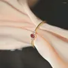 Klusterringar i original hantverk röd ädelsten justerbar för kvinnor utsökta aristokratiska ljus lyxiga smala ring charm smycken