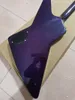 Guitarra elétrica em formato de ganso roxo, corpo, cabeça frontal, top de bordo acolchoado, corpo encadernação Lulu branca, hardware eletrônico dourado, em estoque