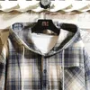 メンズカジュアルシャツ2024秋の香港スタイルプルオーバーフード付き格子縞のコートゆるい特大のシャツ
