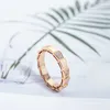 Pnbi luksusowe pierścionki biżuterii Pierścienie Wysoka wersja Baojia Snake Bone Bone Pierścień dla mężczyzn i kobiet nowy gładki diament Inkrustowany Rose Gold Snake Pink 7y18