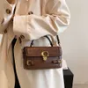 Nouvelle petite niche carrée pour femmes, luxe léger, motif crocodile pour les déplacements professionnels, sac à bandoulière simple de couleur unie, sac à bandoulière 2024