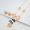 Ketting Oorbellen Set Luxe Pruimenbloesem Plant Vijf Blad Bloem Hanger Sieraden Dames Eenvoudig Oor Gesp Geschenk Klaver