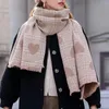 Sciarpe Sciarpa con stampa scozzese Stampata Accogliente ed elegante Accessorio lavorato a maglia alla moda antivento caldo invernale da donna con cuore