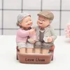 Résine moderne dessin animé grand-mère et grand-père modèle Sculpture gâteau amoureux Couple décoration décoration de la maison table Statue cadeau 240119