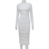 Sıradan Elbiseler Bu kadın elbisesi, son derece elastik ve kumaş yumuşak rahat olan polyesterden yapılmıştır.
