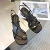 Sandali da donna con cinturino incrociato punta aperta tacco basso estate in metallo dorato con retro infradito da donna scarpe alla moda