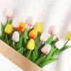 Fiori decorativi 5 pezzi/pacco fiore artificiale tulipano PU bouquet finto regalo decorazione di nozze giardino domestico