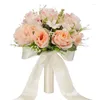 Bröllopsblommor brudbrudtärnor som håller i sina händer simulering rosor alla hjärtans dag vit bukett