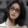 Okulary przeciwsłoneczne koreańskie mody vintage owalne okulary ramy Kobiety proste anty-blasku światło Y2K dziewczęta oko kota wąskie małe okulary okulary