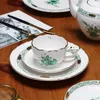 Caffettiere Modelli di piante verdi Tazza e piatto in ceramica Set con cucchiaio Piatto inglese per il tè pomeridiano