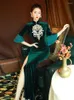 Abbigliamento etnico Retro velluto verde lungo Qipao Lady classico colletto alla coreana mezza manica Cheongsam abito cinese sexy abiti applique spaccati