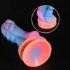 Dildo luminoso Giocattoli del sesso anale per le donne Uomini Colorato Glowing Dildo Pene Enorme Drago Mostro Dildo Butt Plug Giocattoli per adulti 240226