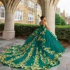 Grünes glänzendes Ballkleid Quinceanera-Kleider mit Schleife, trägerlos, Goldapplikationen, Spitze, Tull-Robe, Quinceanera-Kleider von 15