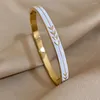 Bangle Aensoa Stylowa biała emalia strzałka Tekstura metalowe bransoletki ze stali nierdzewnej Banles Urok 18k Gold Trend 2024 Biżuteria