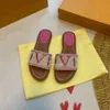 Designer sandálias planas chinelos femininos bordar sandália moda flip flop carta chinelo para mulheres verão praia slide sapatos de salto baixo
