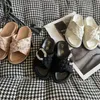 2024 Sandaler Kvinnor Slides Justerbara spänne Flat Sandaler Komfortbilder med Arch Support Women Summer Beach Home och Street Casual Sandles