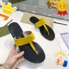 Kvinna män tofflor sko strand glider designer skor sandaler lady loafers flip flops sommar gummi botten bokstav platt häl metall knapp lat märke toppläder s