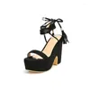 Sandaler Cross-bundna sexig klänning Öppen tå Summer Flock Green Black Ankle Strap Gladiators Shoes Chunky High Heels Platform Women