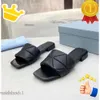 Slippers Fashion Sandals Women Designers Triangle Flat Slides Flip Flops Summer Genuine Leather Outdoor Loafers Bath Shoes with Box