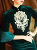 Abbigliamento etnico Retro velluto verde lungo Qipao Lady classico colletto alla coreana mezza manica Cheongsam abito cinese sexy abiti applique spaccati