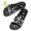 Sandaler Summer 2024 Koreansk modetrend Casual Non-Slip Joker Women Wear Beach Slides Högkvalitativa tofflor plus storlek 35-43