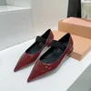 Scarpe eleganti 2024 Primavera Estate INS M Famiglia Linea retta Punta a punta Mary Jane Flats Slip over in pelle da donna Designer da donna